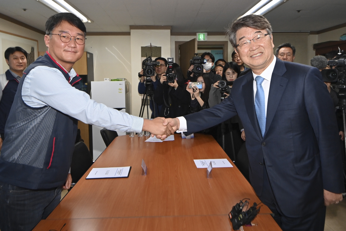 26년 만에 손잡은 민주노총-경사노위