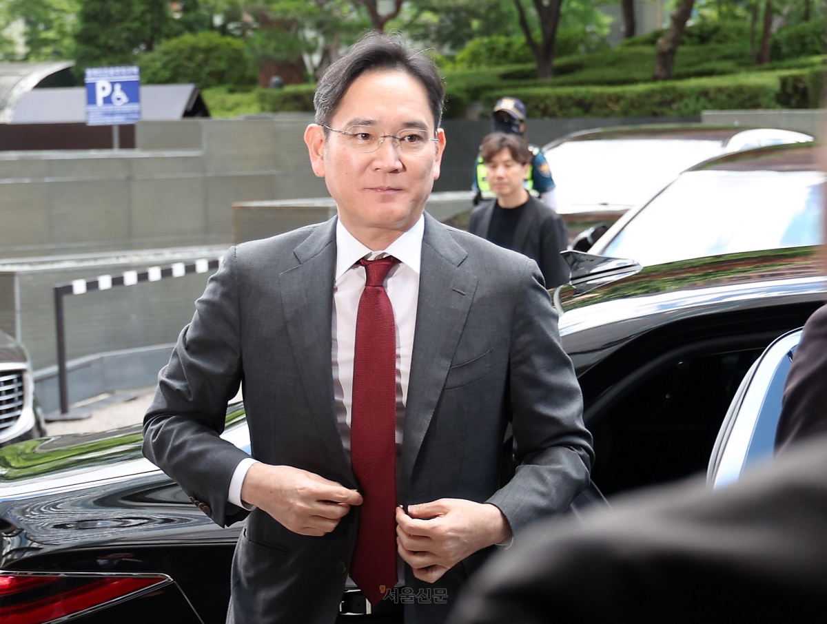 UAE 대통령과의 간담회 참석하는 이재용 회장