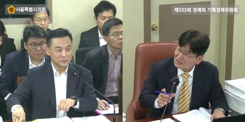 지난 24일 열린 기획조정실 예산안 심사에서 기획조정실장에게 질의하는 김용일 의원