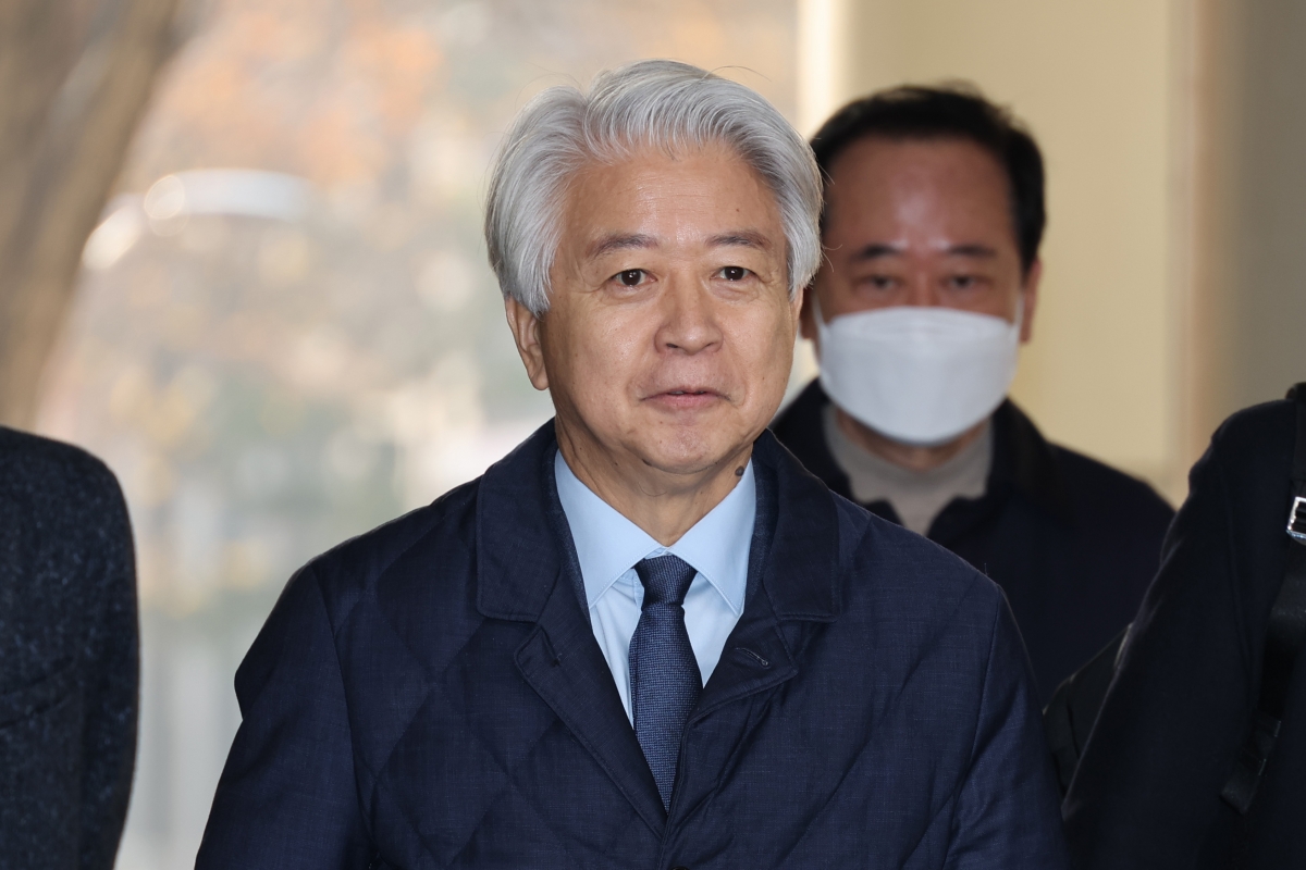 ‘6천만원 수수’ 노웅래, 1심 선고 출석