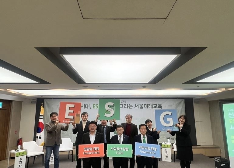 기념촬영하는 박상혁 교육위원장(앞줄 왼쪽에서 첫 번째)