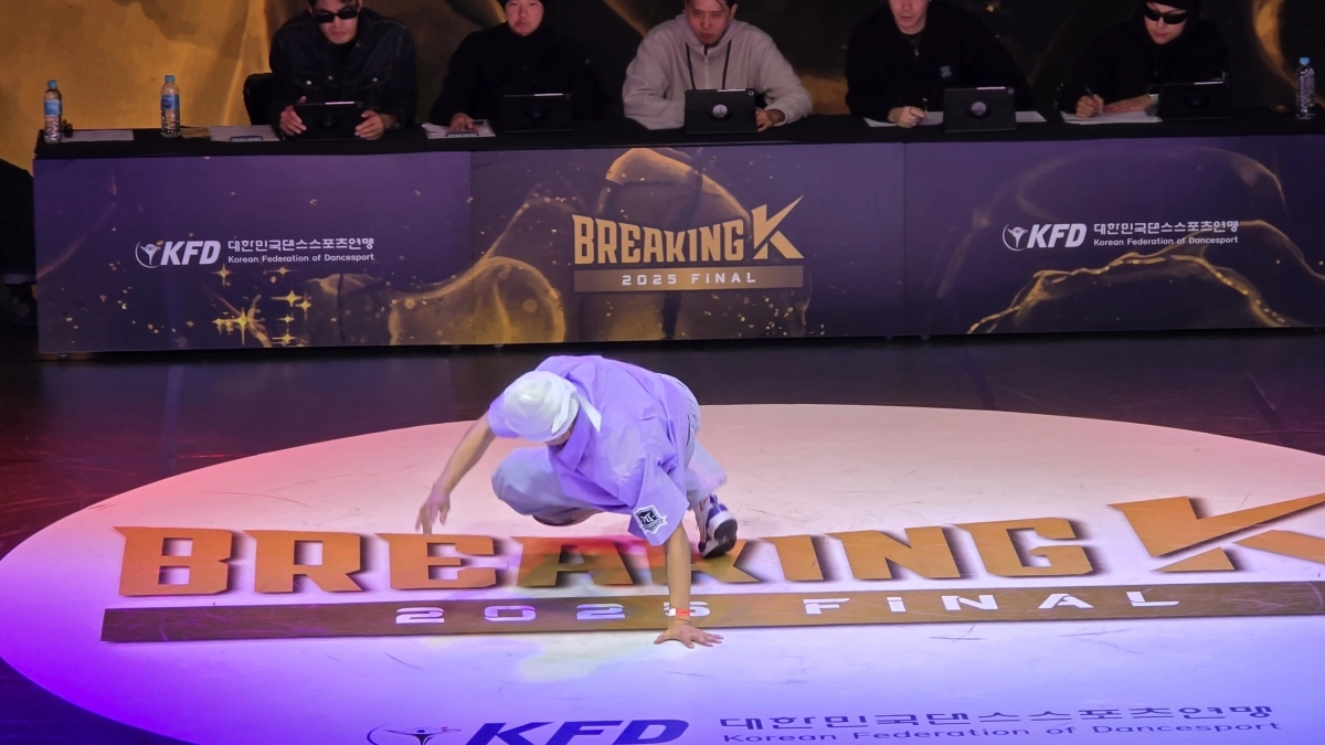 김홍열 선수가 심사위원들 앞에서 브레이킹 기술을 선보이고 있다. 도봉구 제공