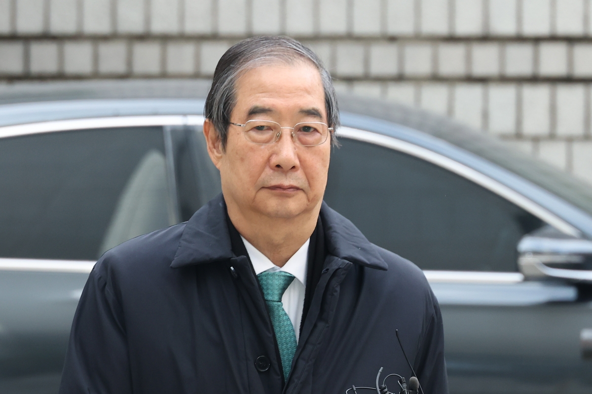 내란 우두머리 방조 혐의를 받는 한덕수 전 국무총리가 26일 서울중앙지법에서 열린 1심 결심 공판에 출석하고 있다. 2025.11.26 연합뉴스