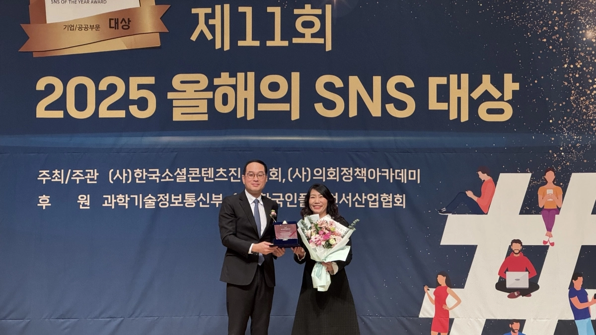 화성시가 26일 열린 제11회 「2025 올해의 SNS」 시상식에서 3개 부문(페이스북, 인스타, 유튜브)에서 대상을 수상했다. (화성시 제공)