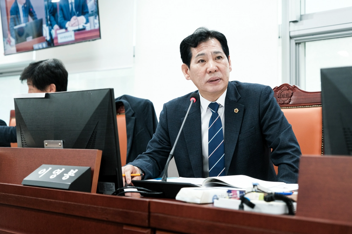 이영봉 의원이 25일 열린 인권담당관실 2026년도 본예산 심사에서 질의하고 있다.(사진=경기도의회)