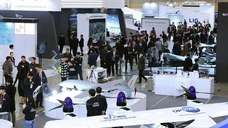 고흥군은 드론산업 중심지로서의 기반을 다져왔다. 사진은 부산 벡스코에서 열린 ‘2024 드론쇼코리아’.  부산 연합뉴스