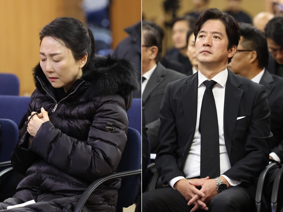 27일 오전 서울 송파구 서울아산병원 장례식장에서 엄수된 배우 고(故) 이순재의 영결식에 참석한 배우 김나운(왼쪽)과 정준호. 2025.11.27 공동취재