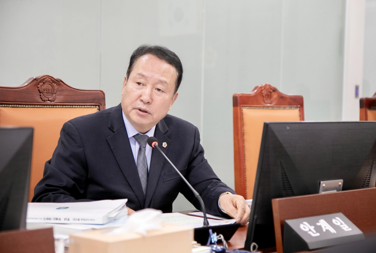 안계일 의원이 26일 2026년도 경기도 소방재난본부 및 북부소방재난본부 예산안 심사에서 질의하고 있다.(사진=경기도의회)
