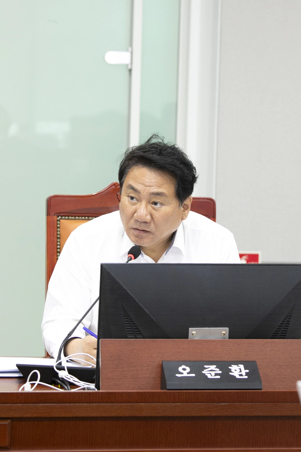 오준환 의원이 25일 기후환경에너지국을 대상으로 한 2026년도 경기도 예산안 심사에서 질의하고 있다.(사진=경기도의회)