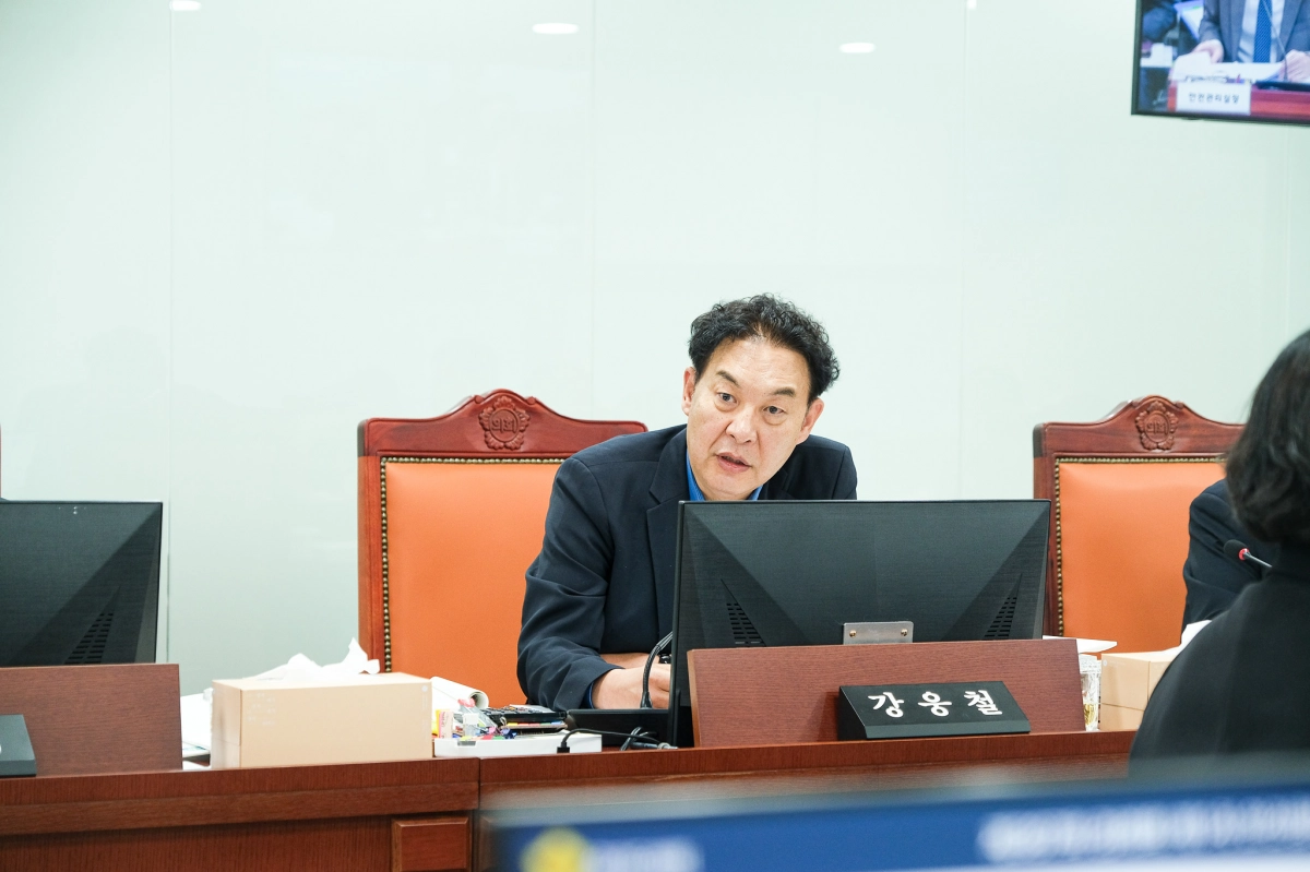 강웅철 의원이 경기도 자치경찰위원회에 대한 2026년도 예산 심사에서 질의하고 있다.(사진=경기도의회)