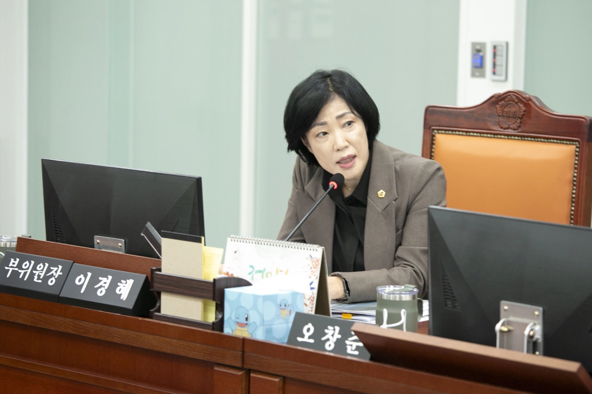 이경혜 의원이 27일 2026년도 경기도 기회재정위원회 예산안 및 기금운용계획안에 대한 계수조정 심의를 진행하고 있다.(사진=경기도의회)