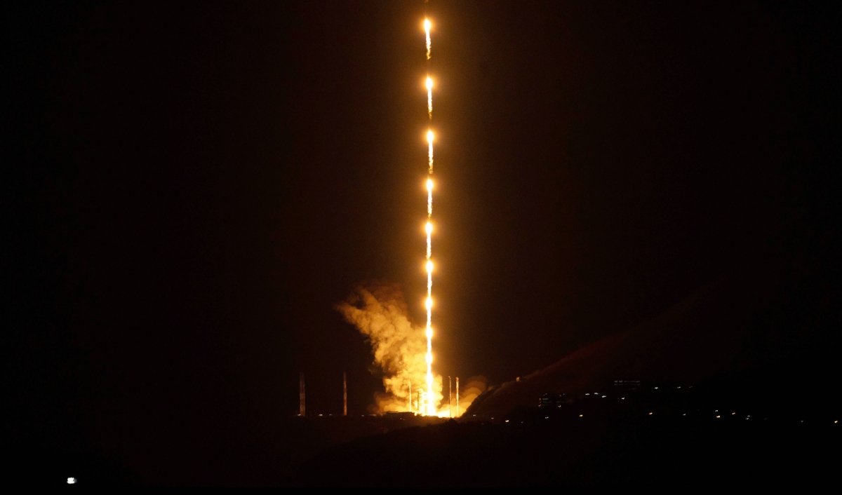 thumbnail - K기술로 쏘아올린 누리호 완벽 비행<br>뉴스페이스 시대, 우주강국 열었다