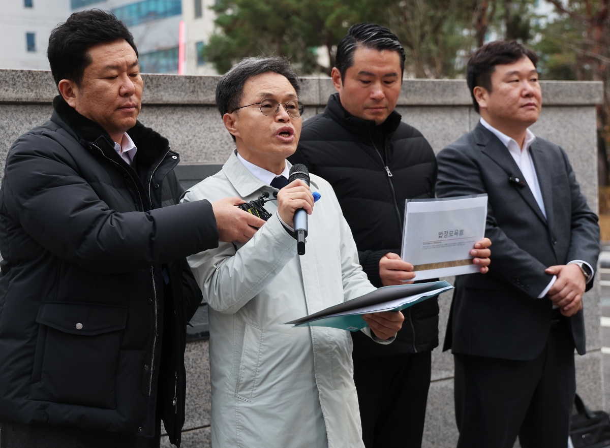 이화영 변호인단, ‘집단퇴정’ 검사 4명 고발