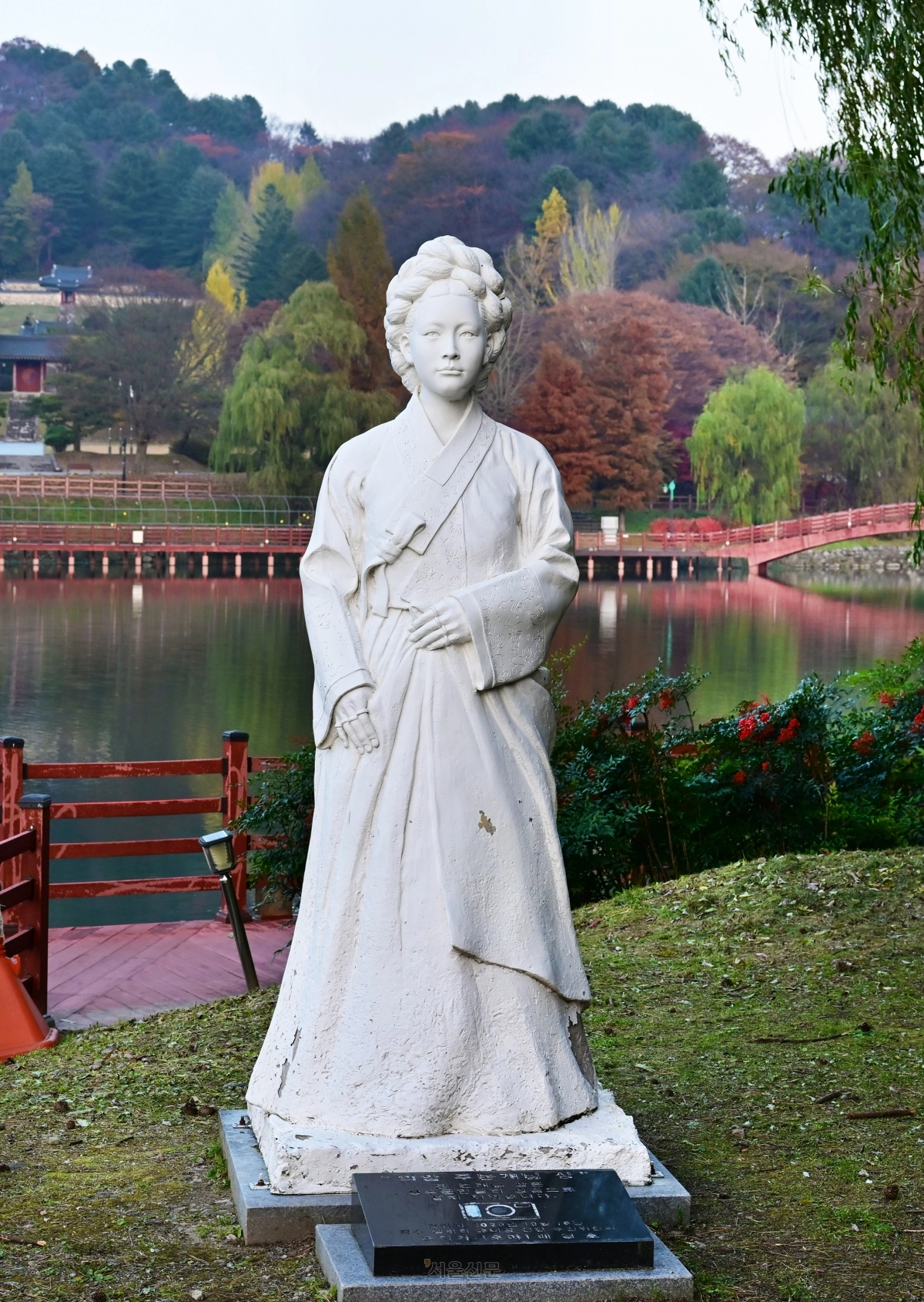 표준 영정에 맞춘 논개상.