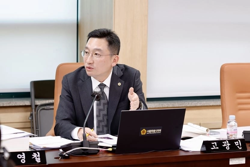 지난 4일 열린 제333회 2025년 주택실 행정사무감사에서 질의하는 고광민 의원