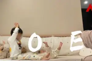 “릴스 찍어야 돼” 아기에 발차기 한 엄마…아동학대인가요?(영상)