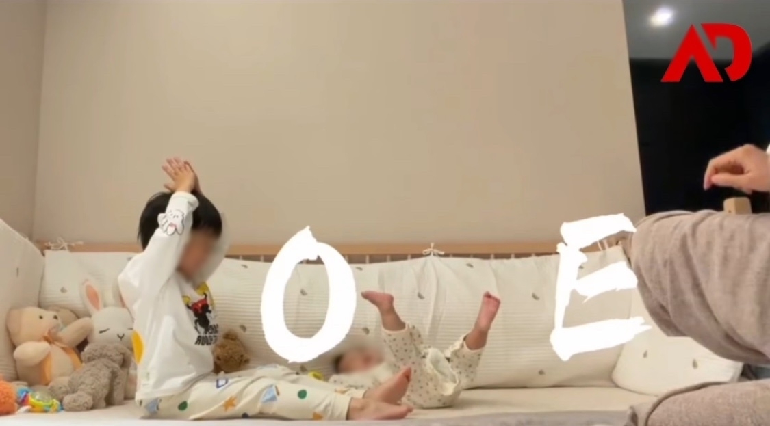 소셜미디어(SNS)에 올릴 영상을 찍기 위해 아기를 발로 차 쓰러뜨리는 엄마의 영상이 확산돼 논란이 되고 있다. 스레드 캡처