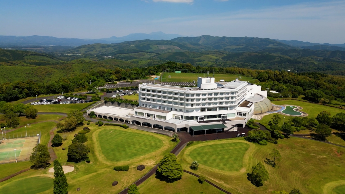 따뜻한 기후와 뛰어난 접근성으로 겨울 골프 여행지로 부상하고 있는 일본 가고시마의 사츠마골프&amp;온천리조트 전경. 사츠마골프&amp;온천리조트 제공