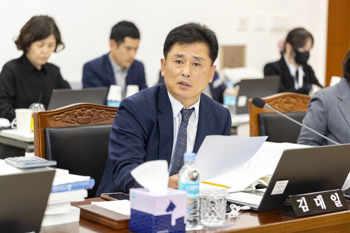 질의하는 김대일 의원. 경북도의회 제공