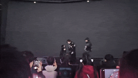 인기 애니메이션 ‘원피스’의 주제가를 부른 일본 가수 오오츠키 마키가 중국에서 공연 중 갑작스럽게 퇴장당하는 일이 발생했다. 엑스(X) 캡처