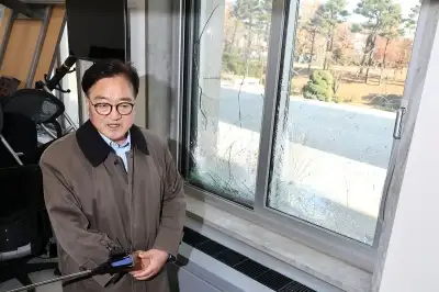 우원식 의장, 회고록 ‘넘고 넘어’ 발간…“함께 쓴 민주주의의 기록”