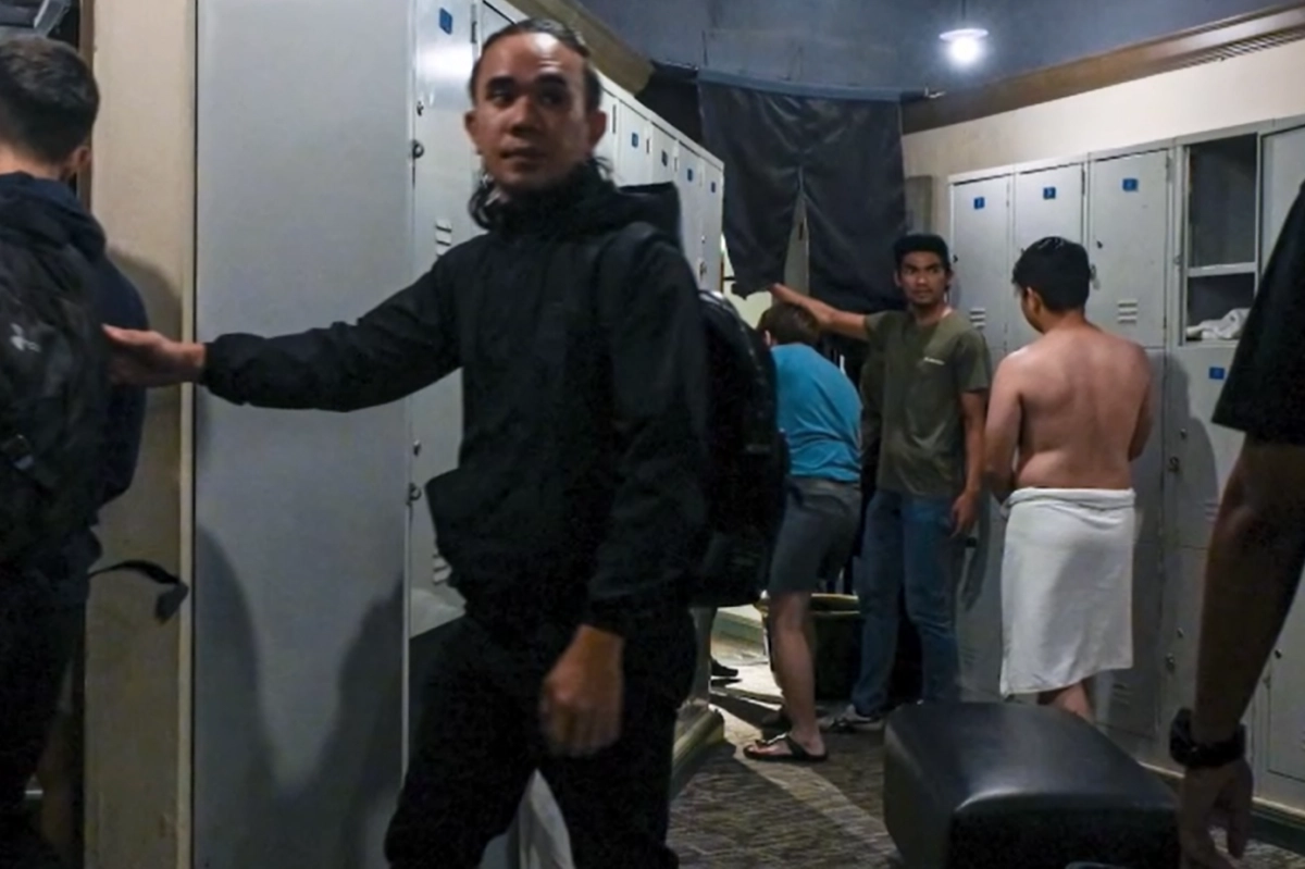 지난 28일(현지시간) 말레이시아 쿠알라룸푸르 시내 한 남성 전용 웰니스 시설에서 남성 202명이 체포되는 일이 벌어졌다. 더스타 보도화면 캡처