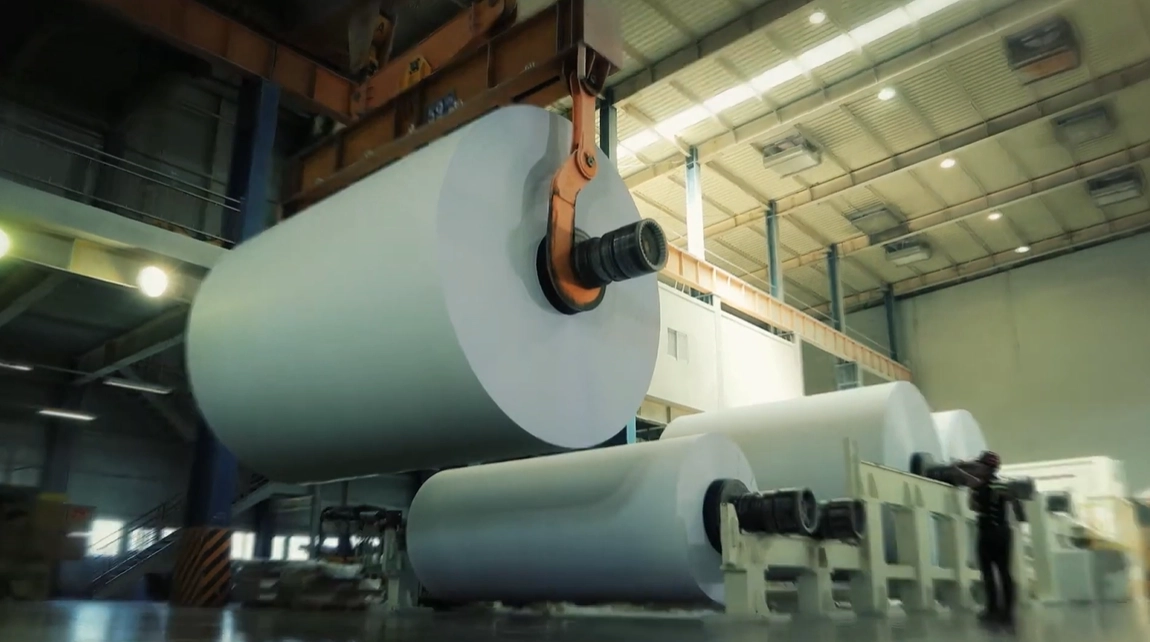 대구 달성군에 있는 한국제지 공장에서 20대 노동자가 작업 중 숨지는 사고가 발생했다. 사진은 기사 내용과 무관함. 한국제지 홍보영상 캡처