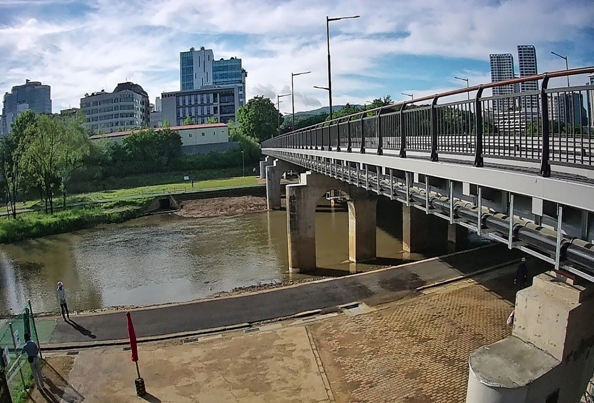 보도교 신설 및 차도부 재포장을 완료한 서현교 모습. [성남시 제공]