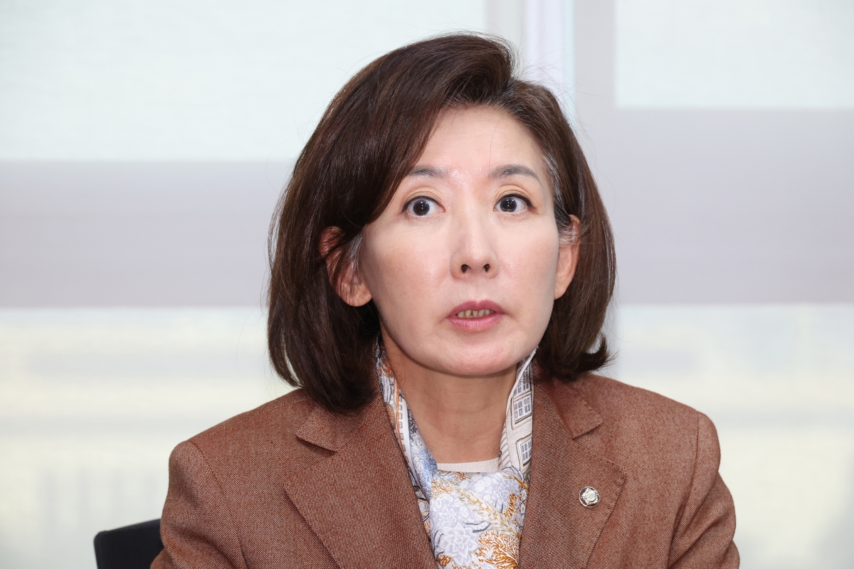 나경원 국민의힘 의원이 20일 서울 여의도 국회 의원회관 자신의 의원실에서 ‘국회 패스트트랙 충돌’ 1심 선고 관련 기자 간담회를 하고 있다. 2025.11.20 연합뉴스