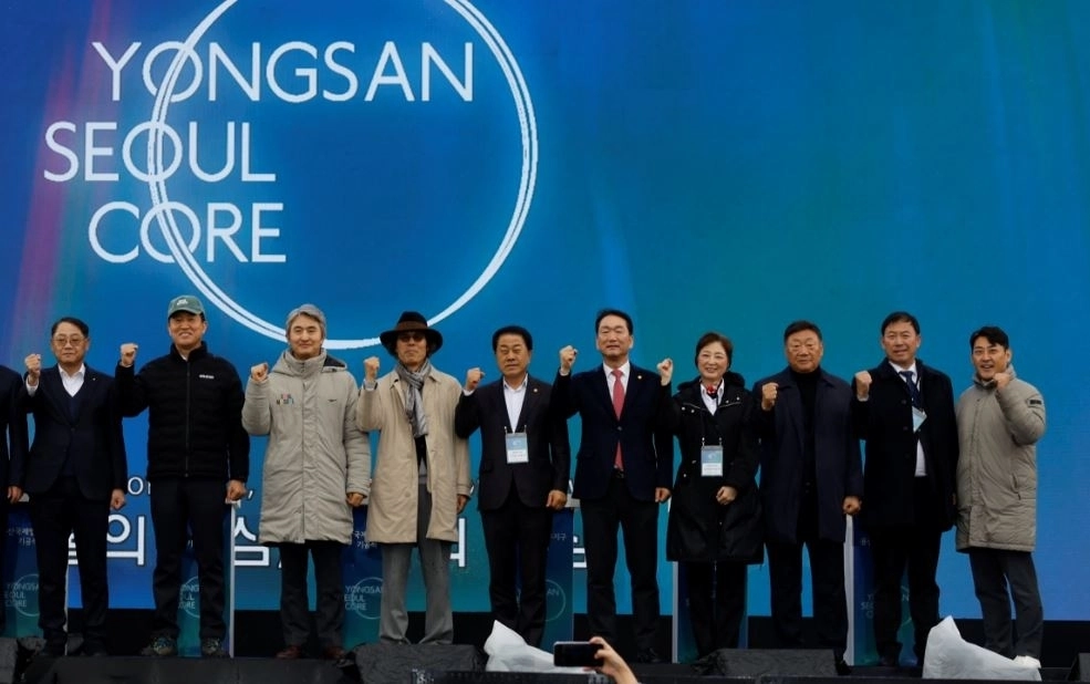 지난달 27일  용산국제업무지구 기공식에 참석한 김태수 위원장(오른쪽에서 다섯 번째)