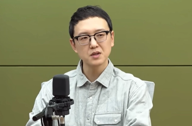 송희구 작가. 유튜브 채널 ‘CBS 김현정의 뉴스쇼’ 캡처