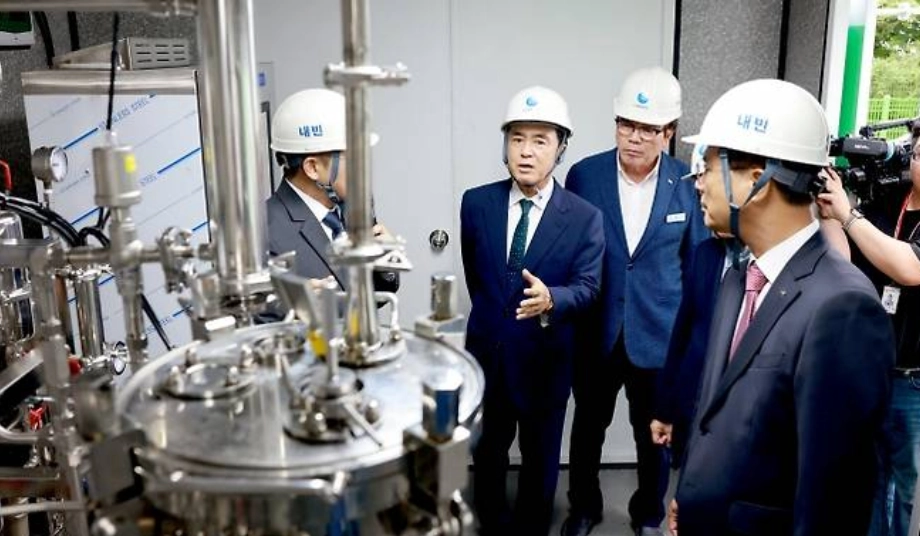 지난 9월 김태흠 지사가 그린올 시연회에서 CCU 메가 프로젝트 성공 추진 의지를 밝히고 있다. 도 제공