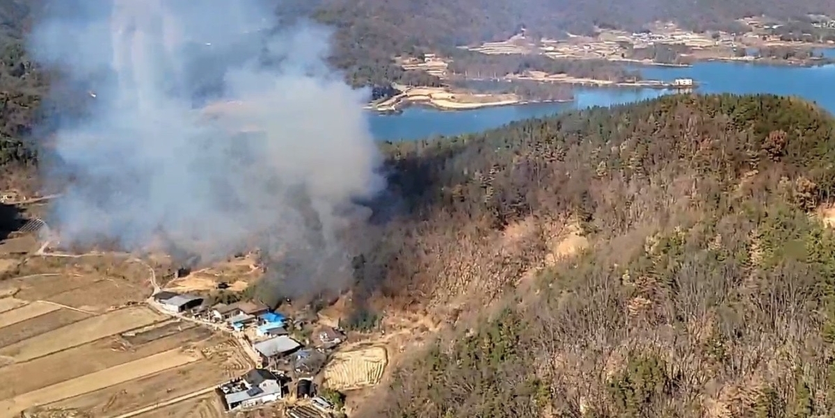 상주 야산 산불. 경북소방본부 제공
