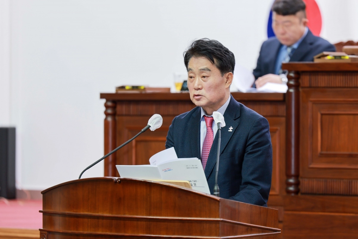 하은호 군포시장이 1일 군포시의회 정례회에 참석해 2026년도 예산안과 시정 운영 방향을 발표하고 있다. (군포시 제공)