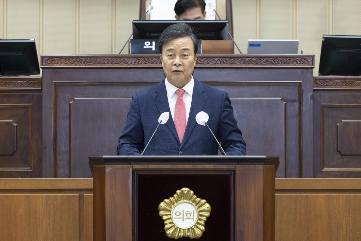 김성제 경기 의왕시장은 1일 의왕시의회 제2차 정례회에서 ‘2026년 예산안 시정연설’을 하고 있다. (의왕시 제공)