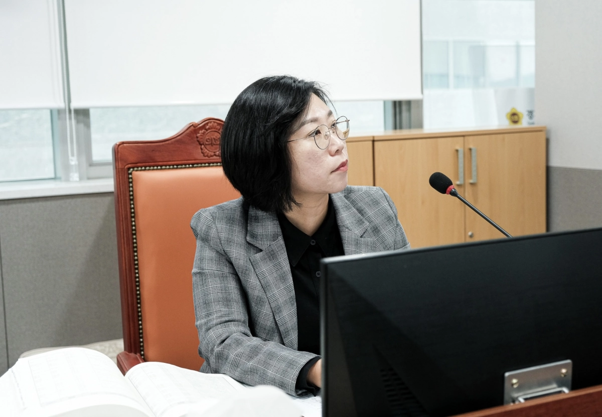 이은미 의원이 11월 25일 자치행정국 예산 심사에서 질의하고 있다.(사진=경기도의회)
