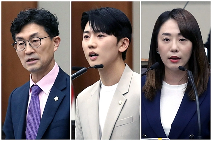 지난달 27일 서울 서초구의회에서 열린 제337회 정례회 제2차 본회의에서 의원들이  탄소중립 실현, 피지컬 인공지능(AI) 도입, 도시 환경 개선 등 구정 발전 방향에 대한 구정질문을 하고 있다. 왼쪽부터 김성주 의원, 박재형 의원, 강여정 의원. 사진: 서초구의회 제공.