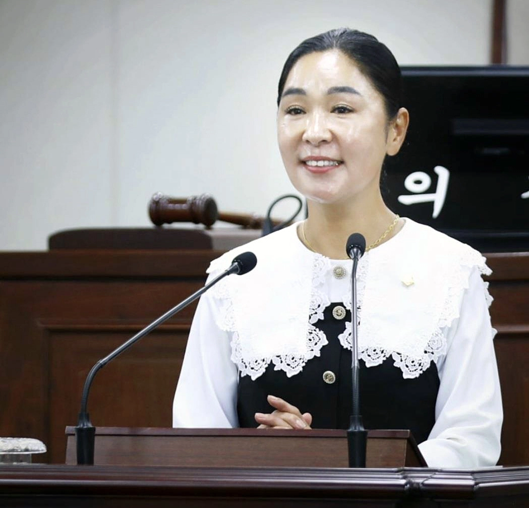 ‘민원해결사’로 불리는 서울 송파구의회 전정 의원은 주민들의 민원을 해결하고 불합리한 제도를 개선하기 위해 다양한 조례를 제정·발의해 주민들로부터 큰 호응을 얻고 있다.