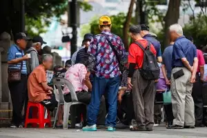 술병만 들고 있어도 10만원…내년부터 단속 시작되는 탑골공원