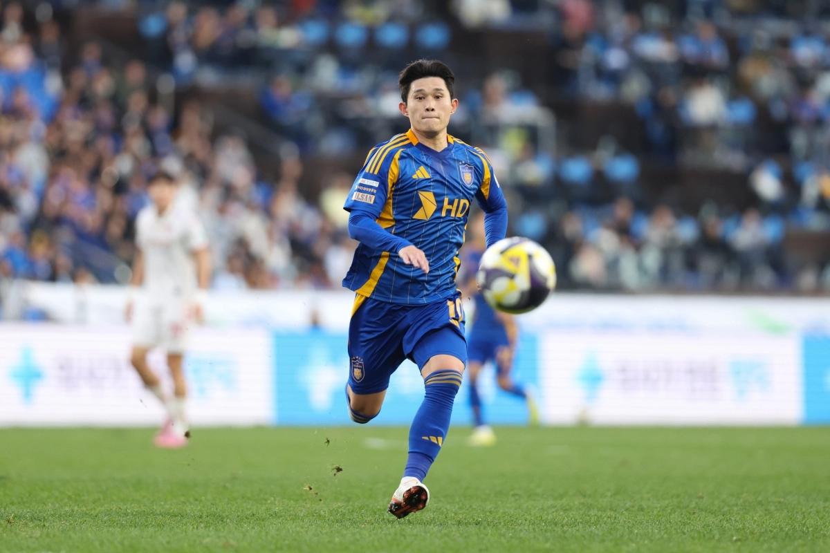 울산 HD 이동경이 지난달 9일 울산문수축구경기장에서 열린 2025 K리그1 수원FC와의 홈 경기에서 달리고 있다. K리그 제공