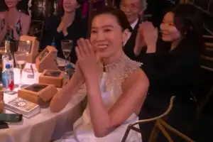 “제니·이부진도 애용”…임세령, 아들 임관식서 든 ‘그 가방’ 뭐길래