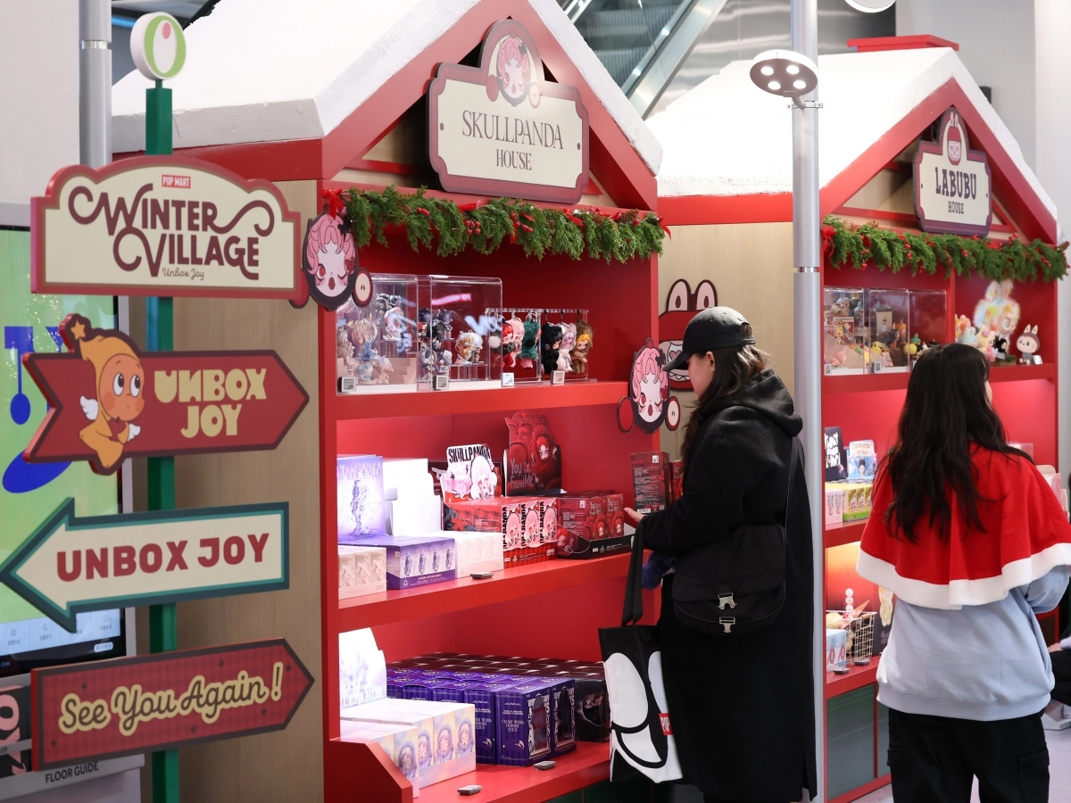 올리브영·팝마트 “라부부 등 인기 캐릭터 상품 만나세요”