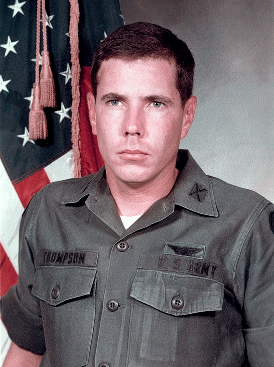 베트남 전쟁 당시 미군 소속으로 ‘미라이 학살’에서 베트남 민간인을 구출해 정당한 항명의 대표 사례로 거론되는 휴 톰슨 주니어. 위키피디아