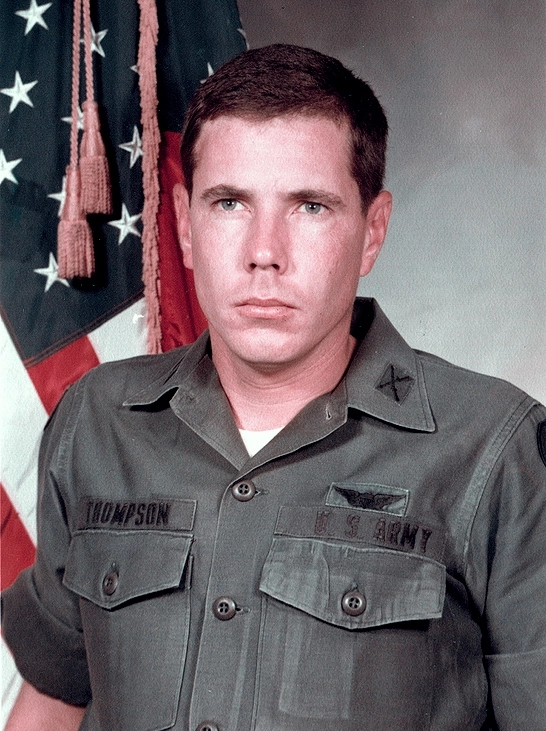 베트남 전쟁 당시 미군 소속으로 ‘미라이 학살’에서 베트남 민간인을 구출해 정당한 항명의 대표 사례로 거론되는 휴 톰슨 주니어. 위키피디아