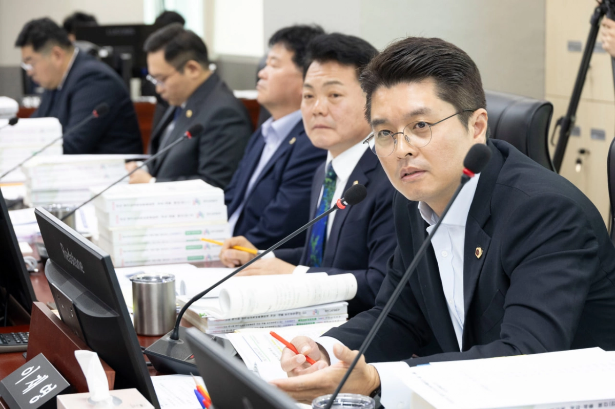 이재영 의원이 1일 경기도교육청 예산결산특별위원회 예산안 심의에서 질의하고 있다.(사진=경기도의회)