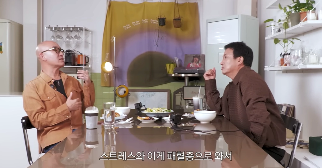 방송인 홍석천(왼쪽)과 개그맨 서경석. 유튜브 채널 ‘지식인사이드’ 캡처