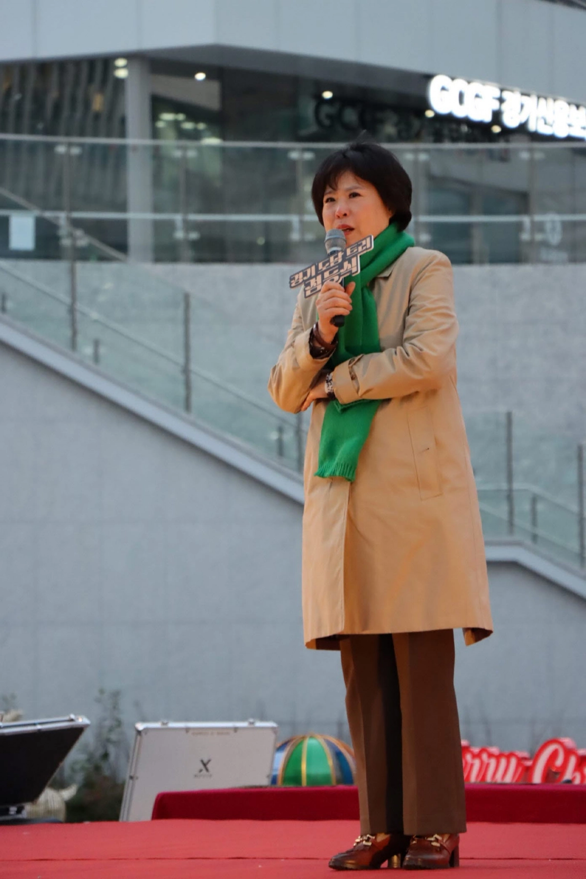 서성란 의원이 ‘2025 경기도청 도담트리 점등식’에서 성탄의 의미와 빛으로 상징되는 화합·희망의 메시지를 전하며 인사말을 하고 있다.(사진=경기도의회)