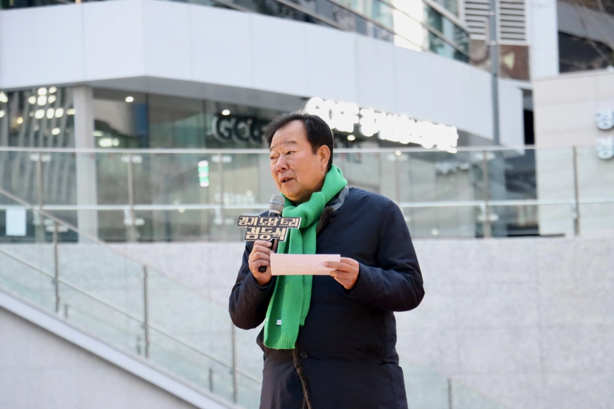 임상오 의원이 ‘도담 트리’ 점등식에서 축사를 하고 있다.(사진=경기도의회)