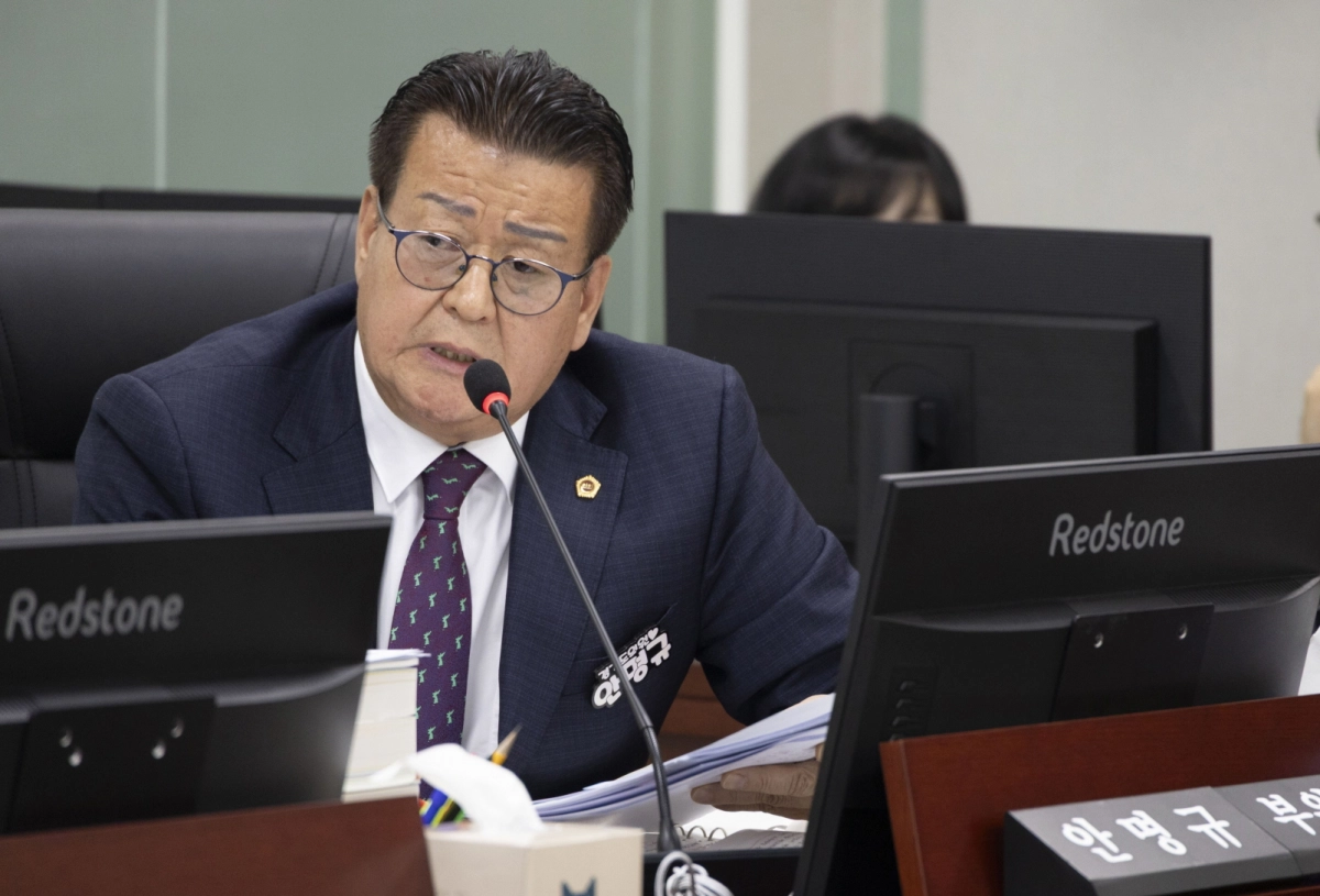 안명규 의원이 1일 경기도교육청 예산결산특별위원회 2026년도 예산안 총괄 심사에서 질의하고 있다.(사진=경기도의회)