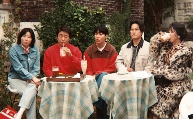 tvN 드라마 ‘응답하라 1988’(응팔) 출연진들이 10년만에 뭉쳐 여행을 떠났다. 자료 : 채널십오야 인스타그램